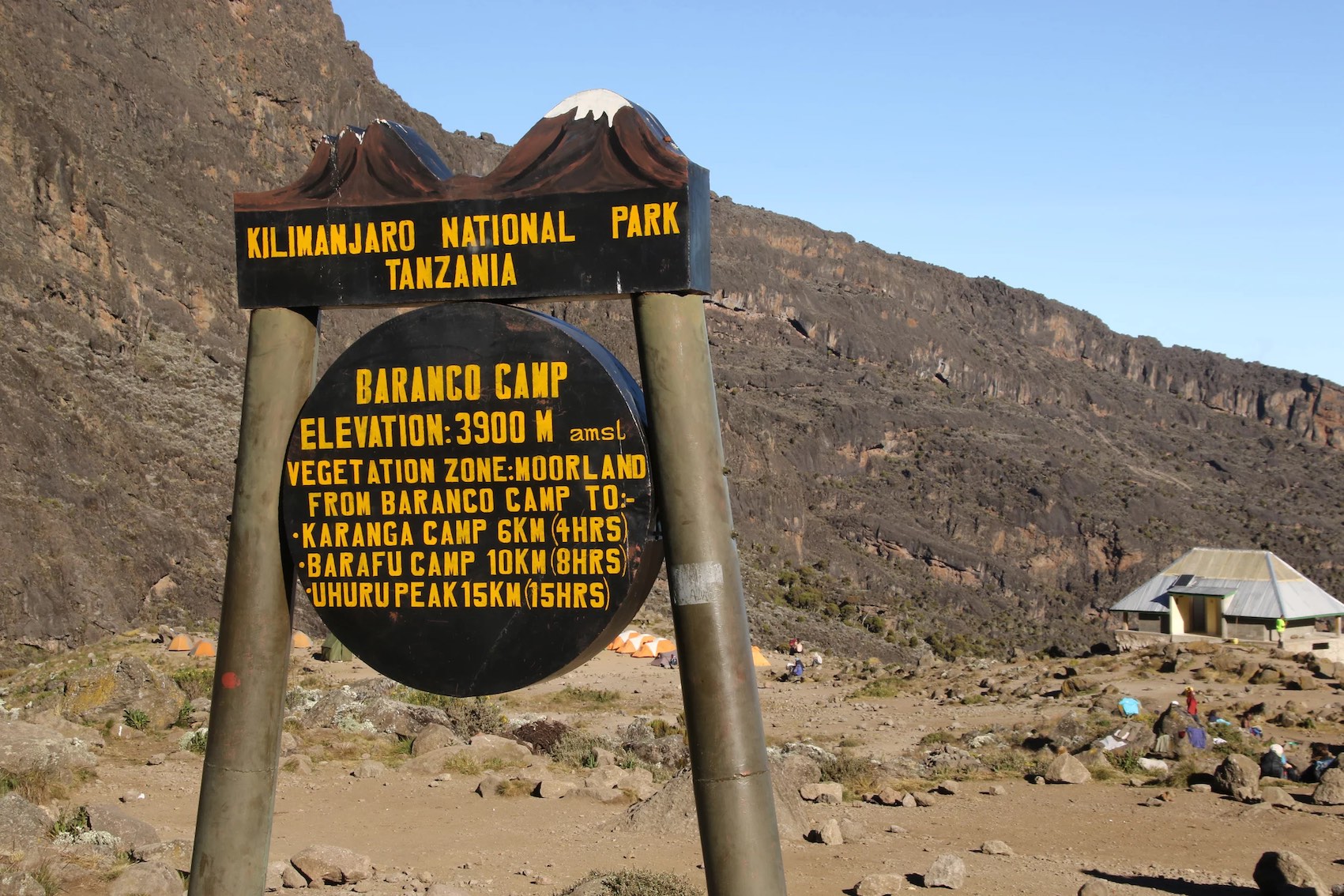 Beklimming Umbwe Route dag 2/6: Umbwe Cave Camp (3000 m) - Barranco Camp (3850 m)